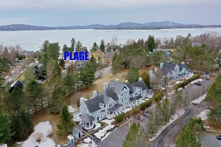 Condo 3 étages parc privé au bord du Lac-Brome