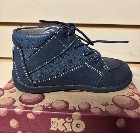 Lot en vrac de chaussures pour b&eacute;b&eacute;s/enfants