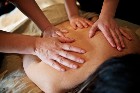 MASSAGE A 4 MAINS POUR FEMME