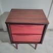 **Une seule table de chevet. Mid-Century