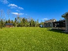 Maison sur vaste terrain, secteur paisible