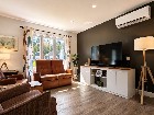 Maison sur vaste terrain, secteur paisible
