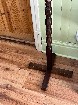 porte-manteau sur pied vintage en bois tourn&eacute;